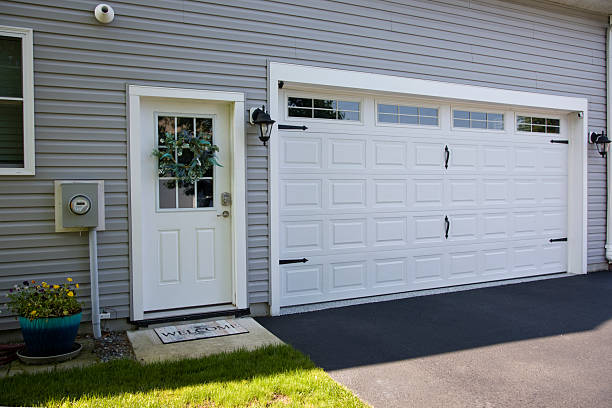 24/7 Emergency Garage Door Panel Replacement experts in Fuller Heights, FL